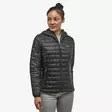 'Patagonia W's Nano Puff Hoody Black - Mellomjakker - 889833301023 - 2